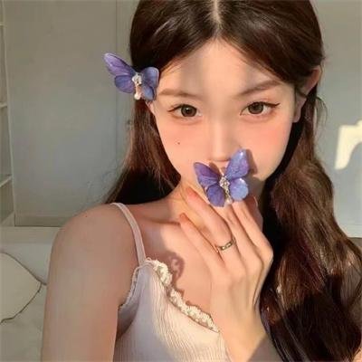 蜜桃女孩